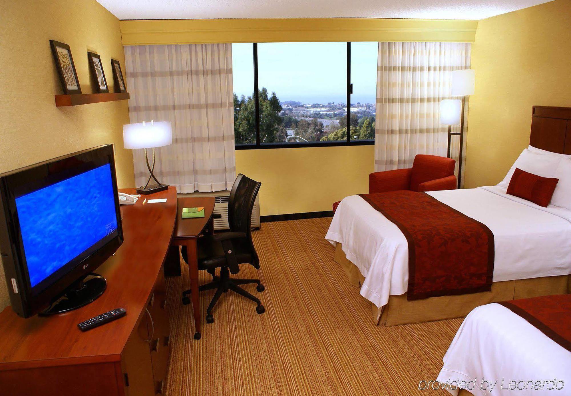 Courtyard By Marriott Richmond Berkeley Exterior foto