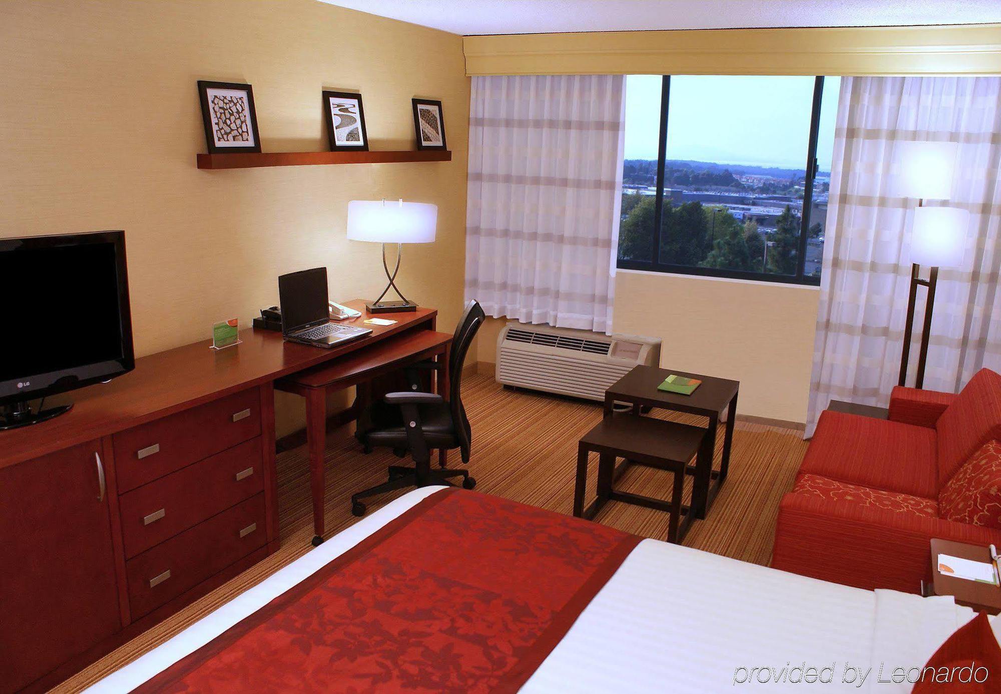 Courtyard By Marriott Richmond Berkeley Exterior foto