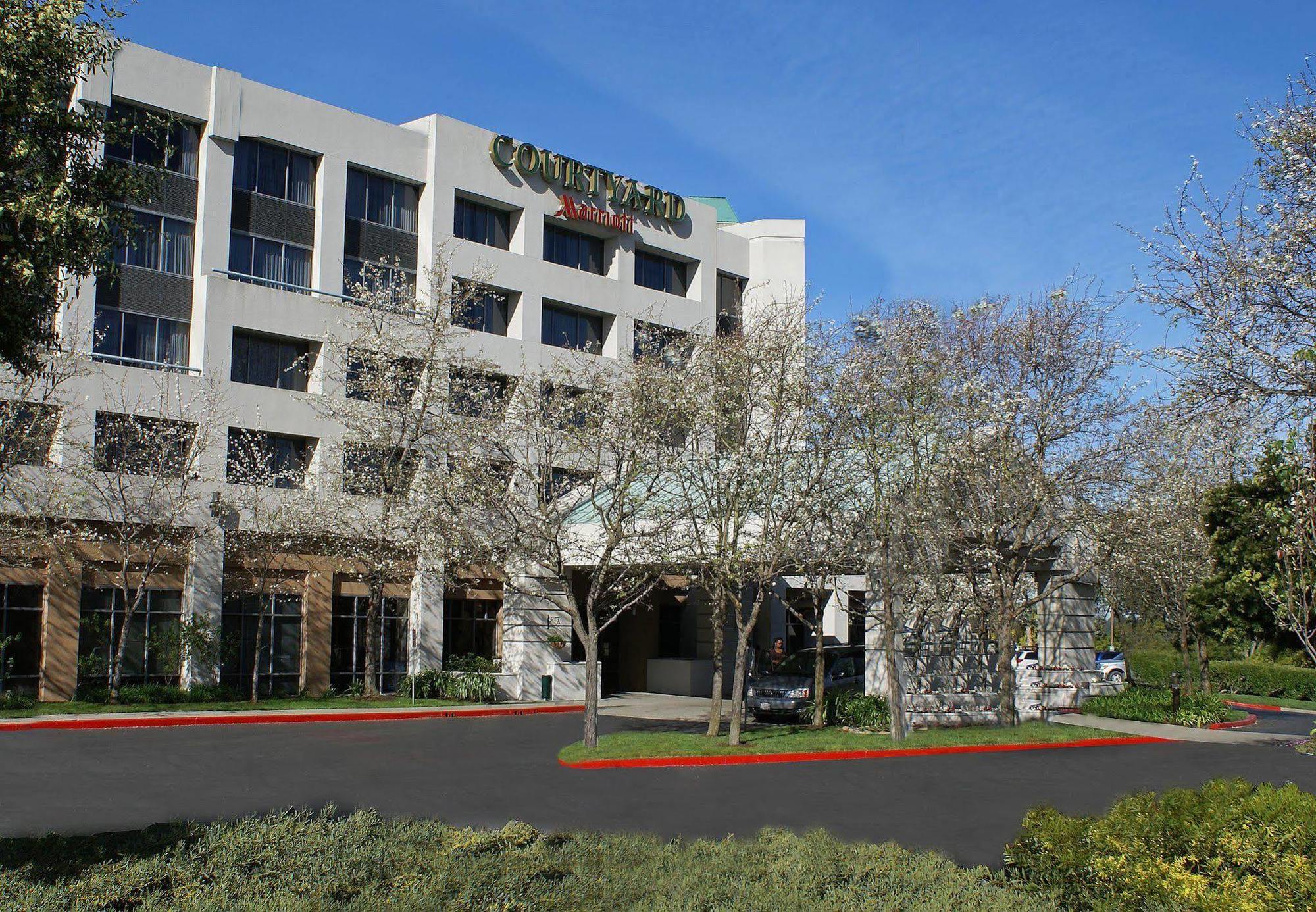 Courtyard By Marriott Richmond Berkeley Exterior foto